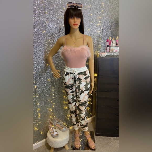 ‼️CLEARANCE Item‼️| SHEIN Pink Fur Crop Top - Picture 2 of 11